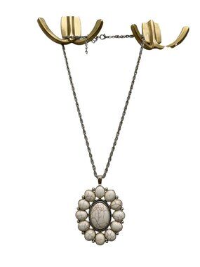 Vintage-Style White Howlite Pendant Necklace – Oval Cluster Boho South Western